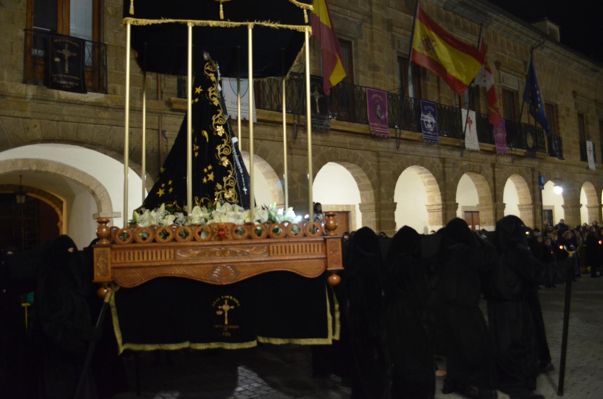 GALERÍA | Solemne Procesión de las Tinieblas, en Benavente