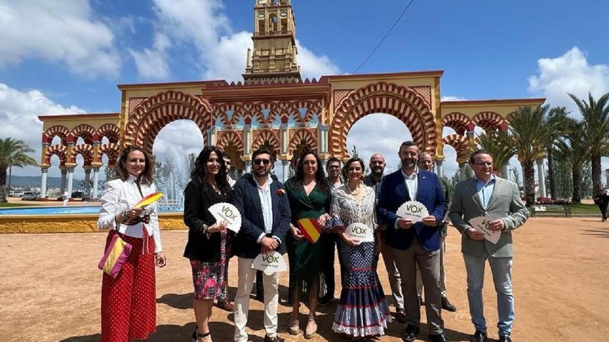 Yolanda Almagro, con su candidatura en la entrada de la Feria.