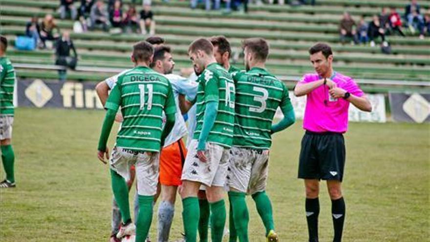 Suspendido el entrenamiento del Cacereño por impagos