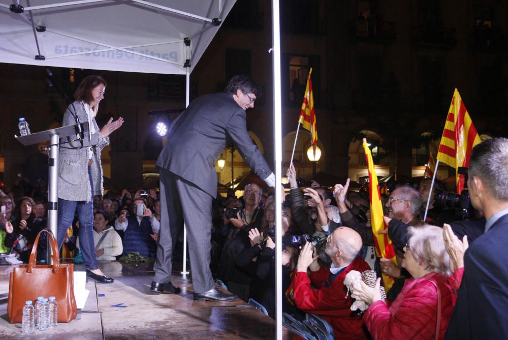 Puigdemont omple la plaça de la Independència de Girona