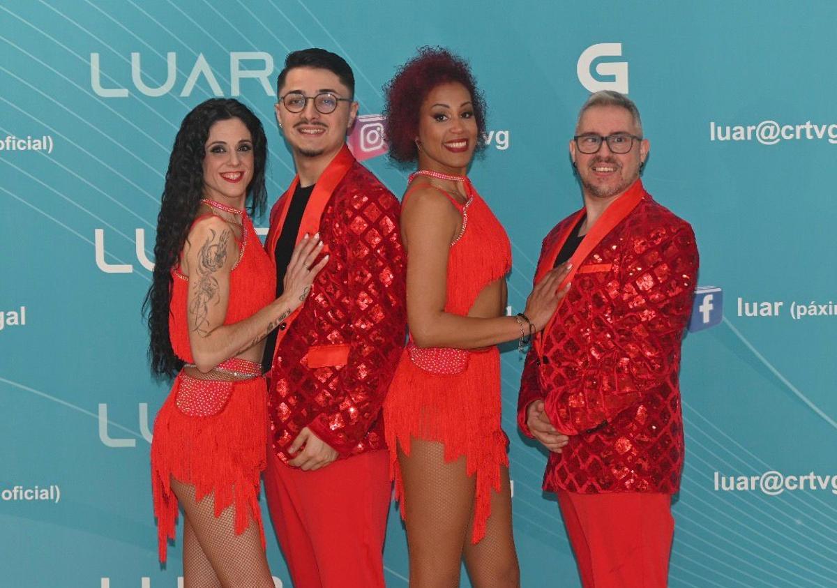 Algunos de los integrantes de la orquesta Compostela en la TVG