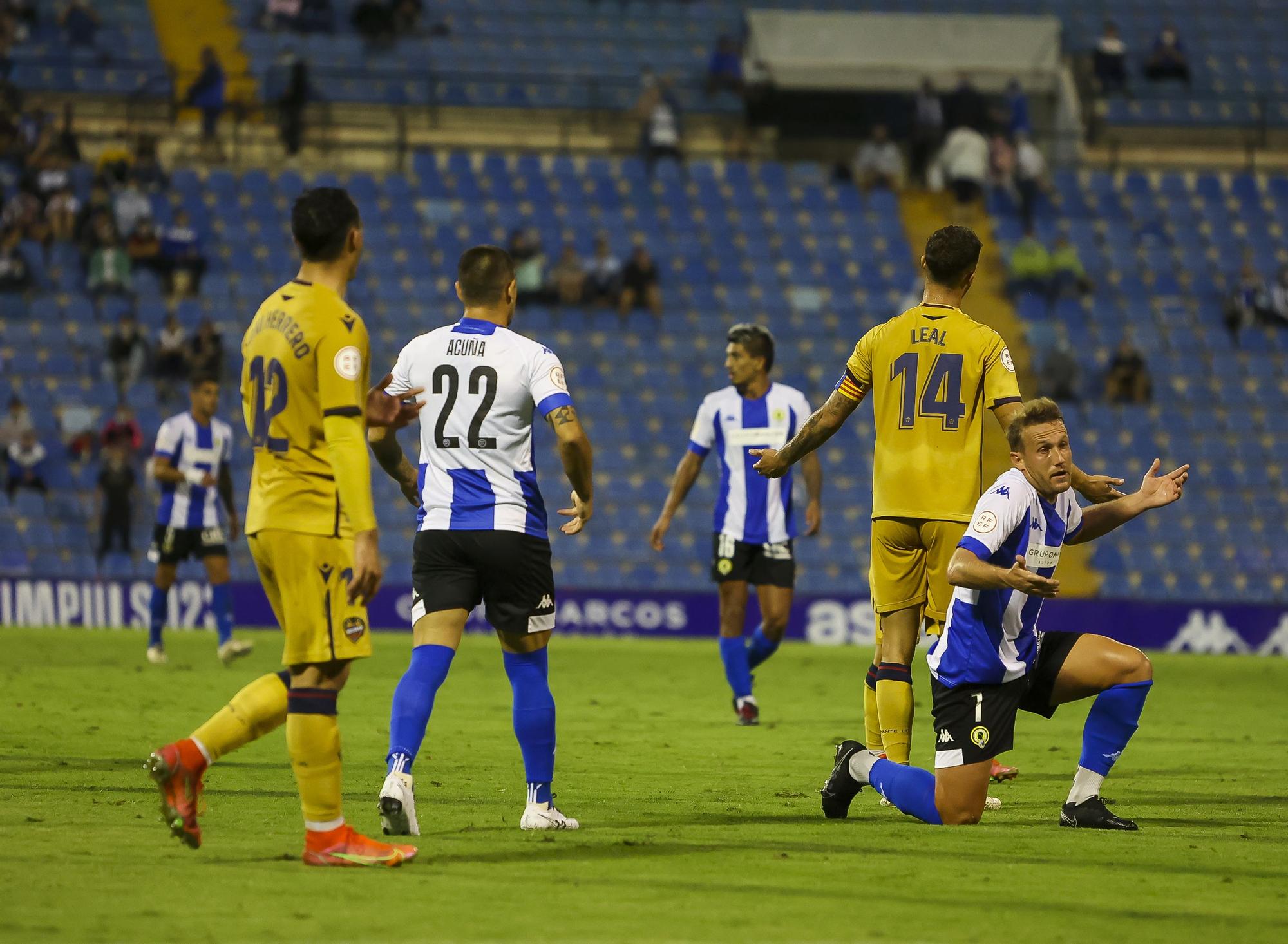 El Rico Pérez se harta del equipo: así se vivió en el estadio el Hércules - Atlético Levante