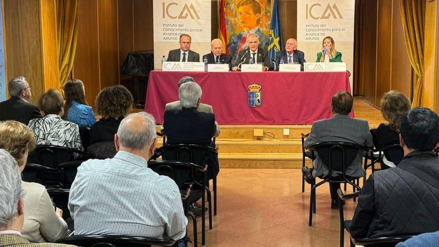 &quot;Más cultura emprendedora y menos peso de lo público&quot;, retos para forjar el futuro de la región