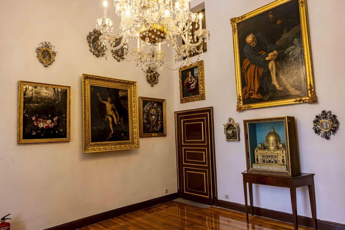 En el anterrelicario, los visitantes podrán contemplar varios conjuntos de pinturas de temática religiosa.