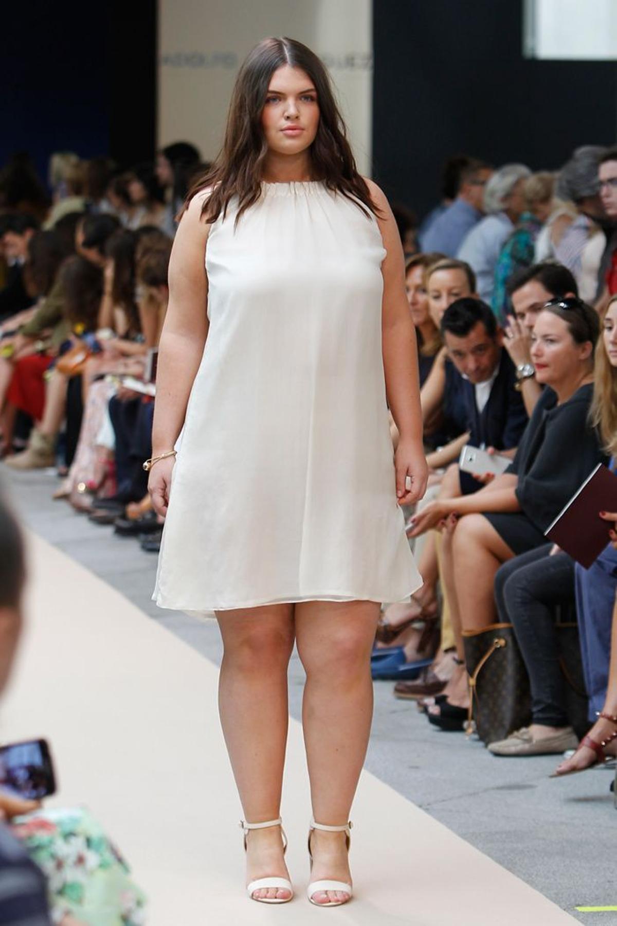 Adolfo Domínguez primavera/verano 2016: mini vestido blanco