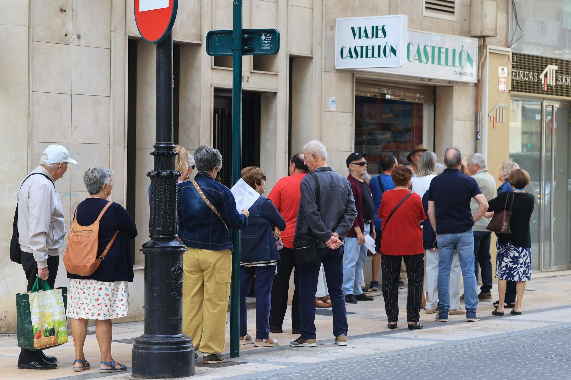 Alud de jubilados en las agencias de Castellón para 'cazar' un viaje del Imserso