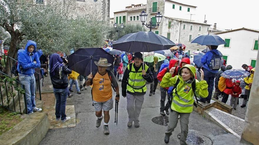 Una de las marchas que se han convocado en los últimos años para reivindicar el carácter público de los caminos de Planícia.