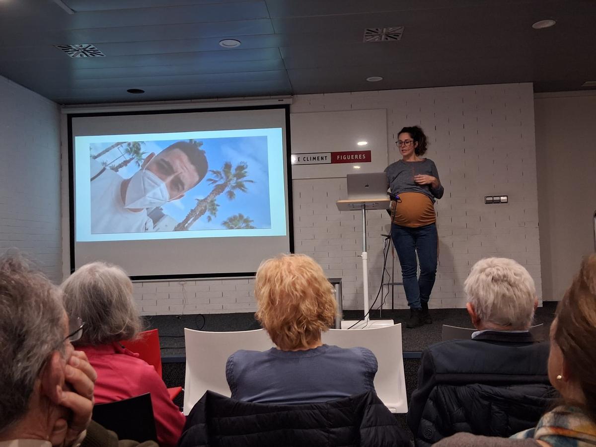 L a xerrada es va fer a la biblioteca de Figueres dins el cicle BiblioSTeam