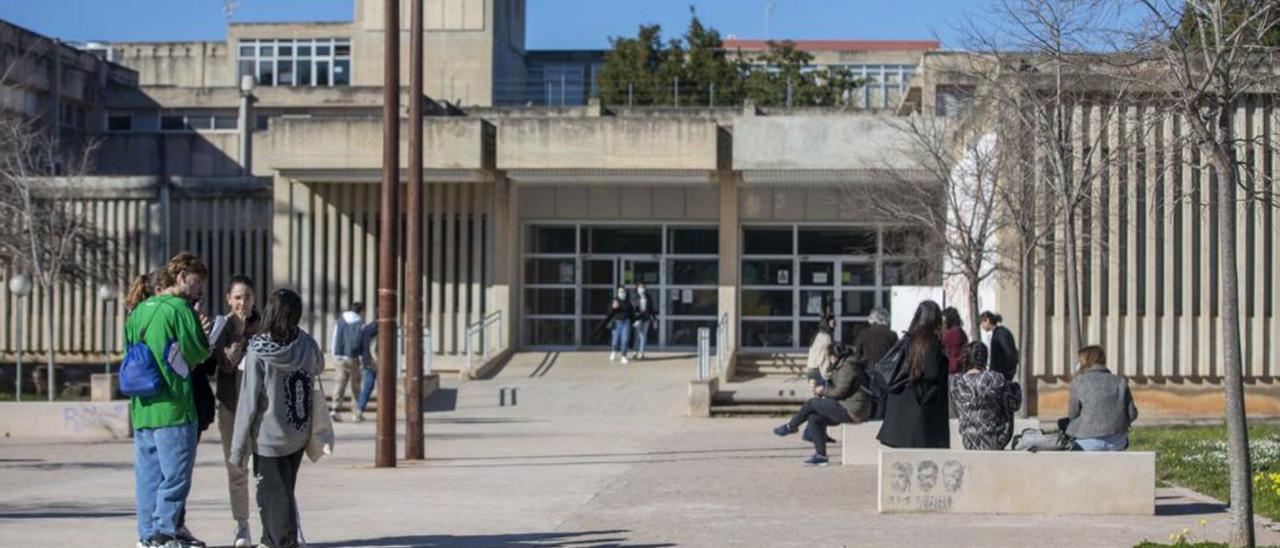 Estudiantes en el campus de la UIB, en una imagen de archivo.