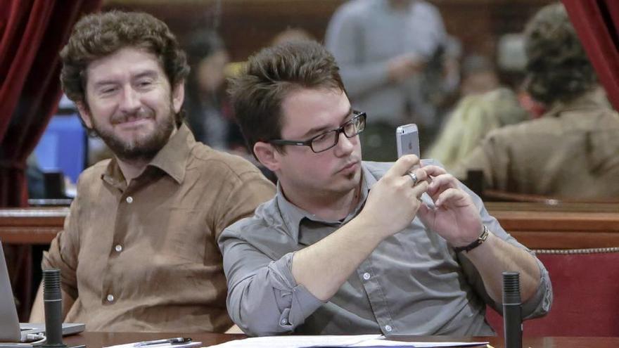 Jarabo y Saura, de Podemos, ayer en el Parlament.