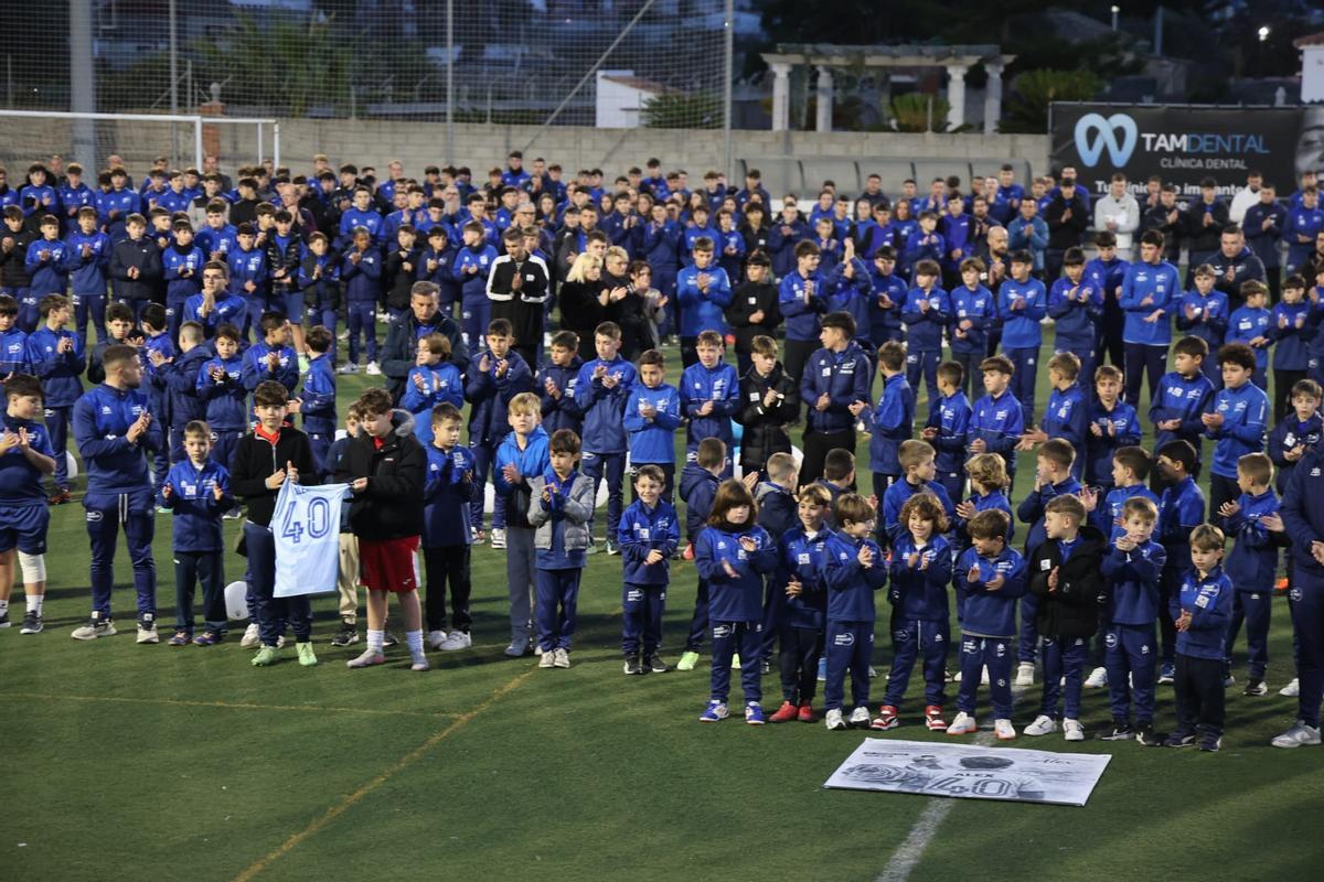 Dolor en el estadio de Sueca por el fallecimiento de un compañero y amigo Dolor en el estadio de Sueca por el fallecimiento de un compañero y amigo