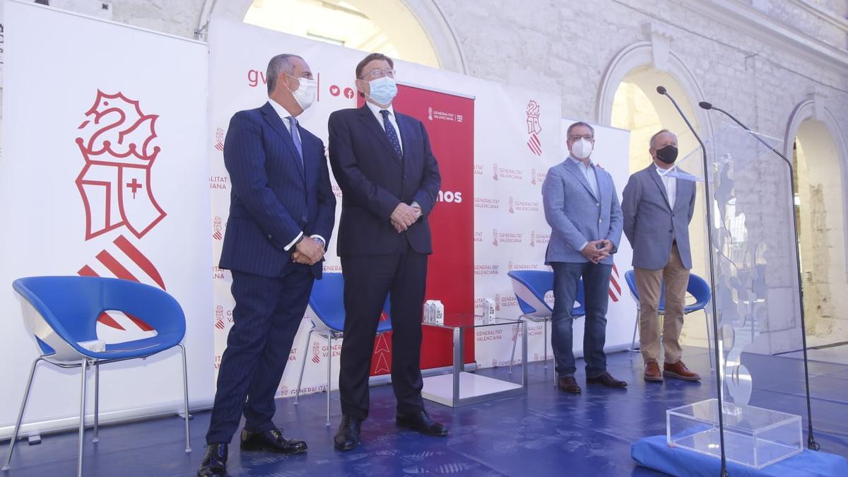 Perfecto Palacio, Ximo Puig, Arturo León e Ismael Sáez en la presentación de &quot;Alcem-nos&quot;.