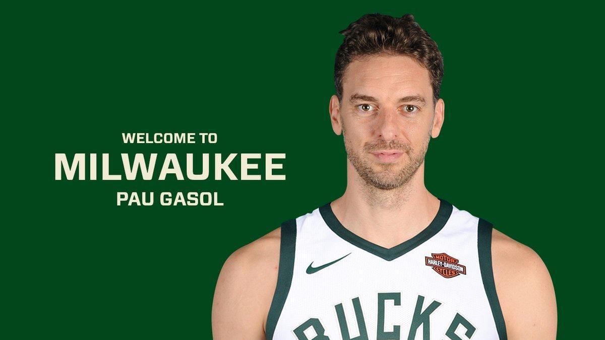 Pau Gasol, en una imagen promocional de su nuevo equipo, los Milwaukee Bucks