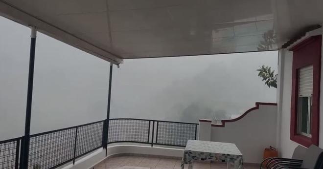 Una tormenta de alto riesgo azota la provincia de Valencia con vientos de hasta 140 km/h y granizo