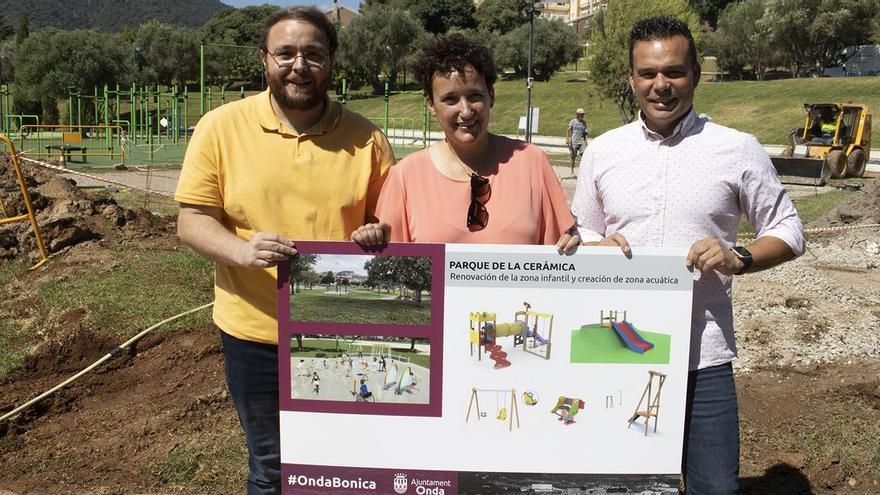 Vicent Bou, Carmina Ballester y Paco Pastor visitaron la obra del nuevo parque de Onda.