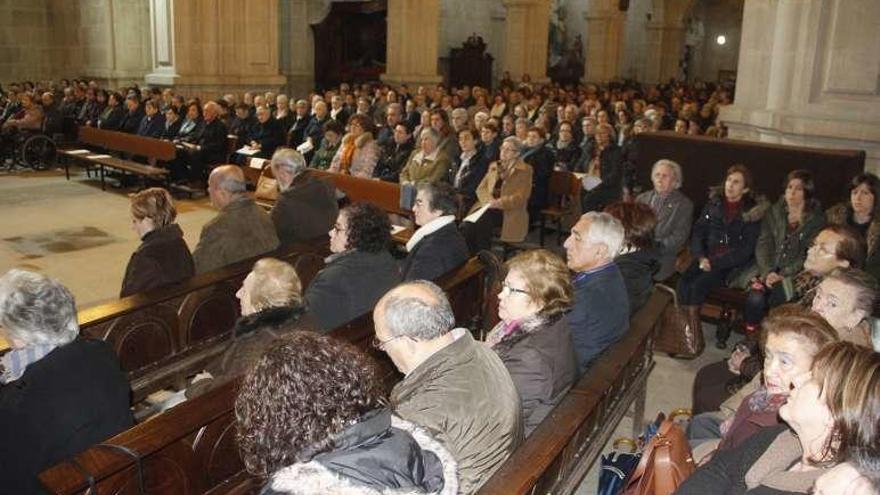 Asistentes al funeral de ayer. // Santos Álvarez