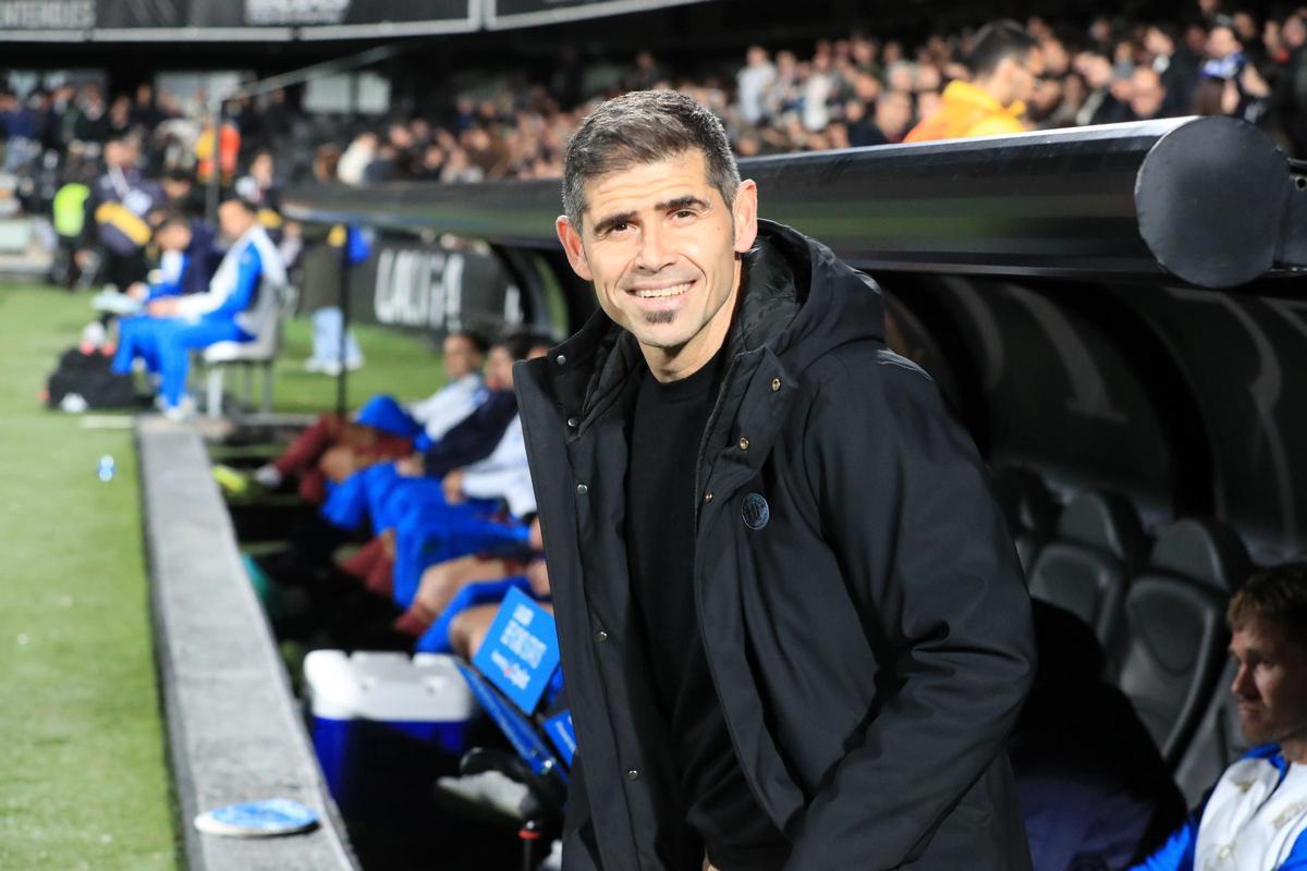 Antonio Hidalgo, en el banquillo de Castalia