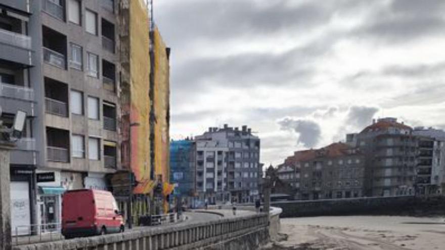 Sanxenxo encarga un estudio para recolocar la arena de Silgar y recuperar el cauce natural del río en Areas