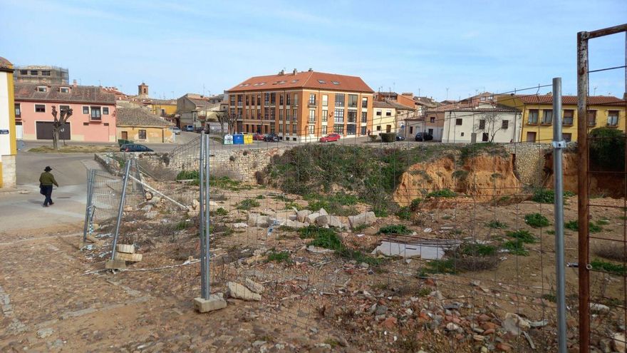 Terrenos en los que se asentaban las edificaciones que fueron derribadas en la calle Canto de Toro. | M. J. C.