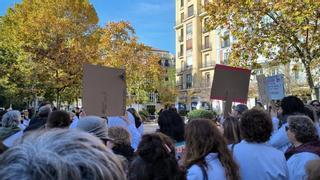 Ayuso intenta frenar la huelga de médicos con 2.000 nuevas plazas fijas y retribución extra por carga de trabajo