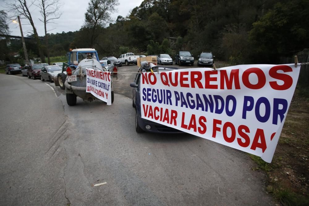 Protesta en Castrillón por el saneamiento.