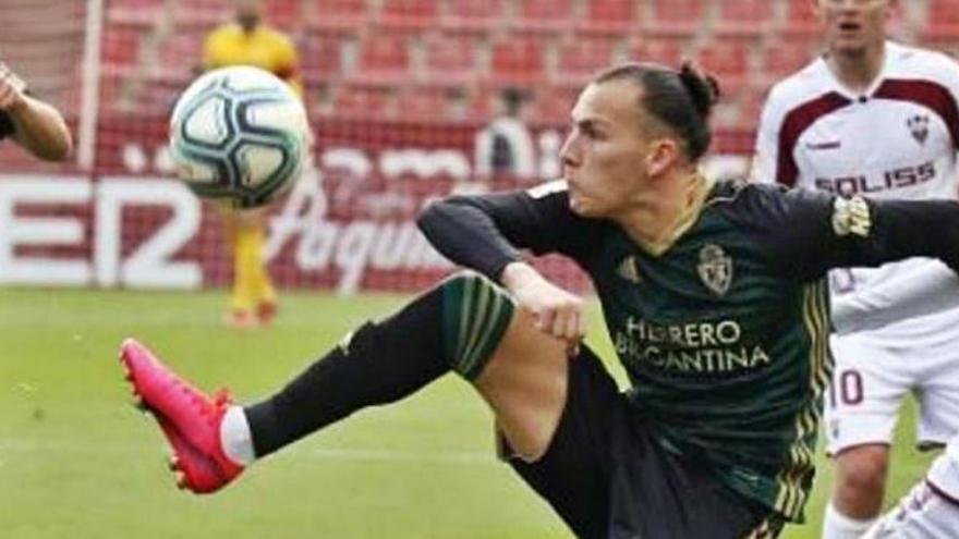 Una imagen de Son con la camiseta de la Ponferradina