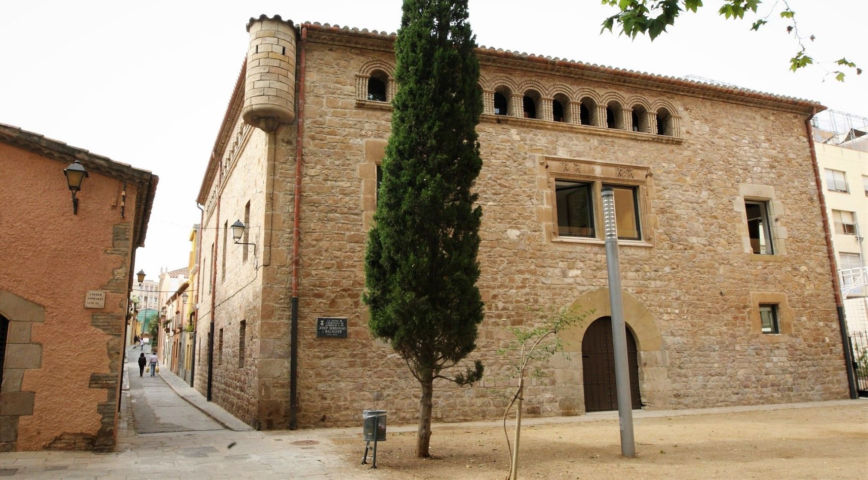 Fachada del edificio l'Harmonia de L'Hospitalet de Llobregat.