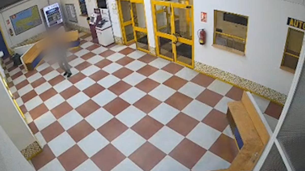 Cámara de vigilancia de la estación de Lugo que permitió encontrar al agresor