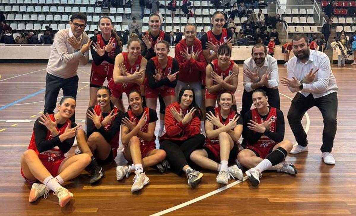 Les jugadores del GEiEG, després de la classificació per a les eliminatòries.