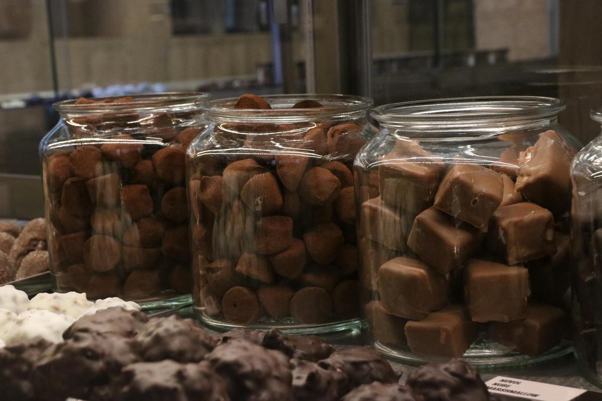 Trufes de xocolata en una botiga Trufes de xocolata en una botiga