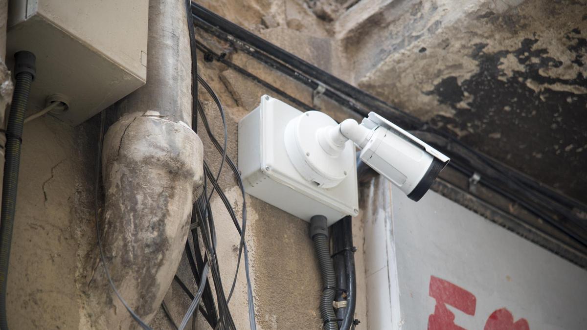 Volen que es returi la càmera de fotomultes del carrer Sobrerroca