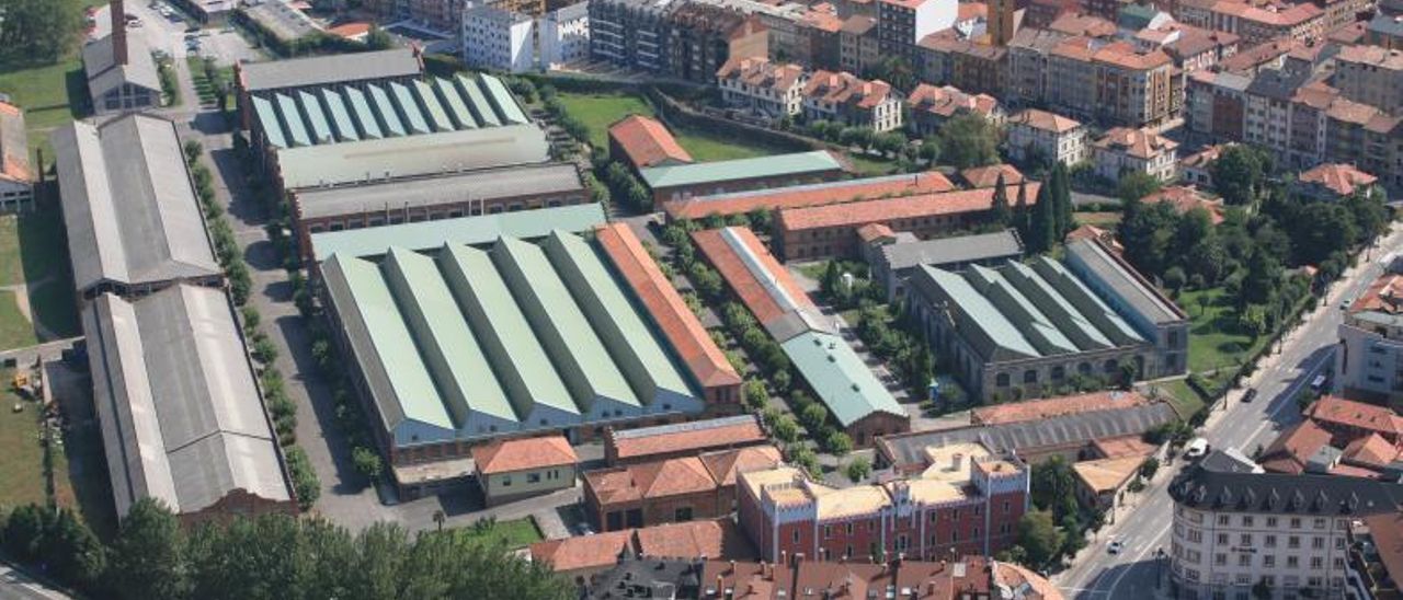 Vista aérea de la Fábrica de Armas de La Vega. | LNE