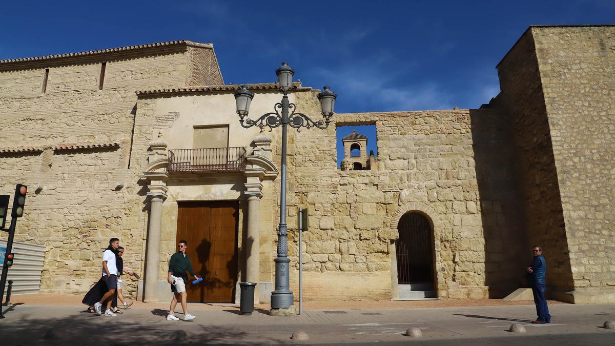 Restaurada la puerta barroca del Alcázar de los Reyes Cristianos de Córdoba