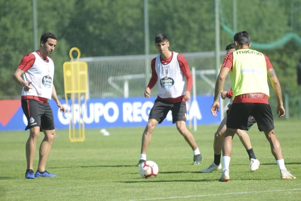 Los titulares ante el Cádiz tuvieron una sesión de recuperación. Los futbolistas que no actuaron de inicio protagonizaron una intensa mañana de trabajo. Se quedaron al margen Krohn-Deli y Borja Valle.