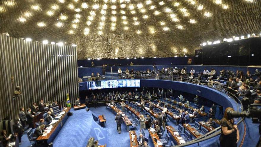El Senado de Brasil, ayer, reunido para someter a votación el inicio del juicio político a Rousseff.