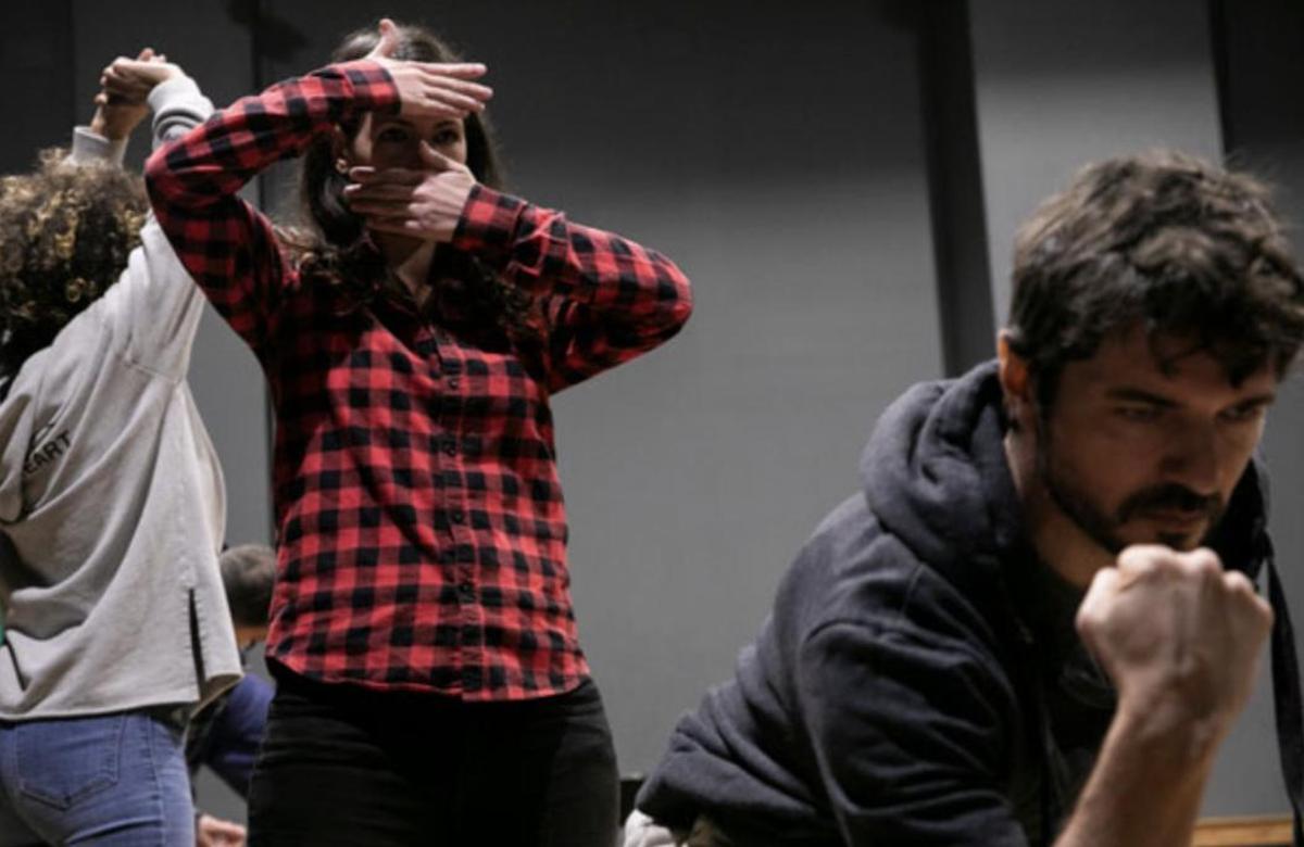 Imagen de un ensayo de la obra 'El cor és lliure, del festival 'Sacseig'