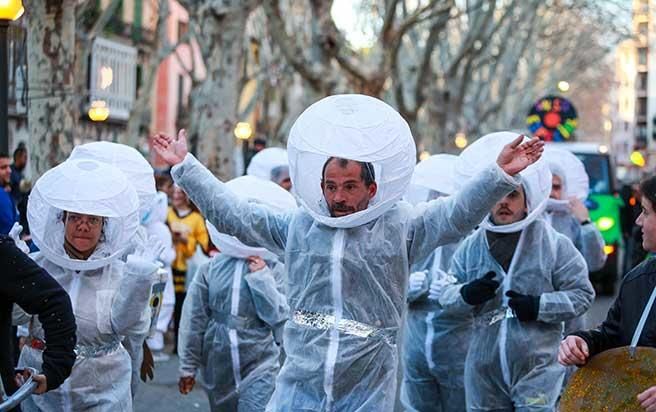 La Rua desfila por el centro de Palma