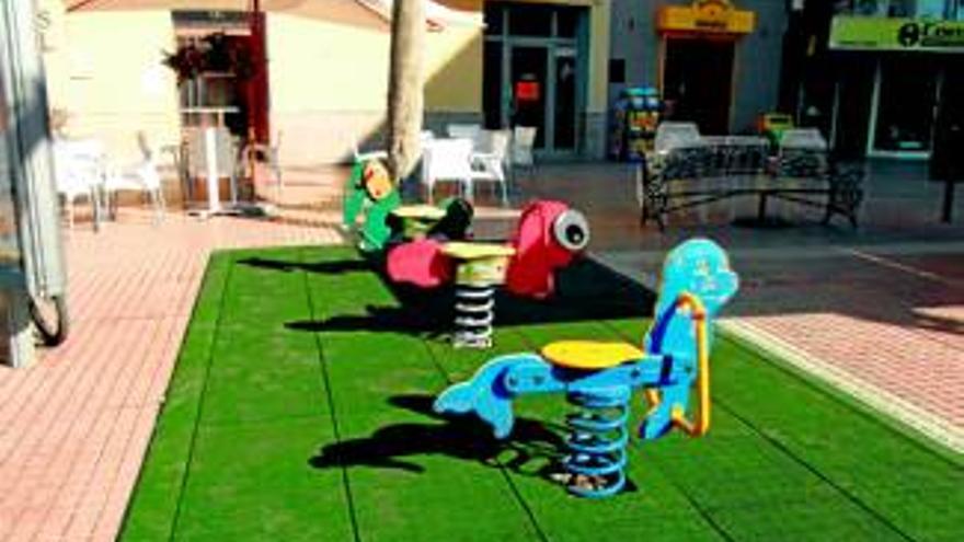 Mejoras en la zona infantil de la plaza de España