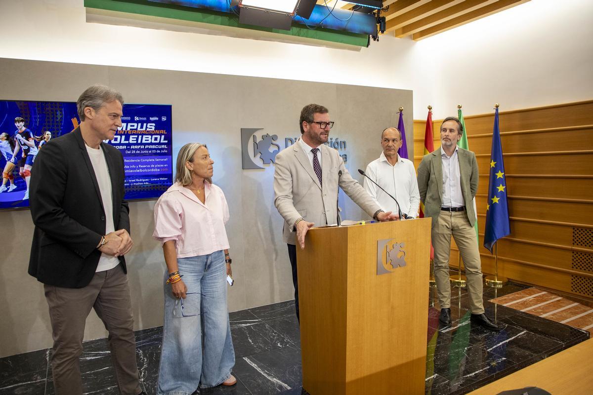 La presentación del Campus de Voleibol 'Rafa Pascual', en la Diputación de Córdoba.