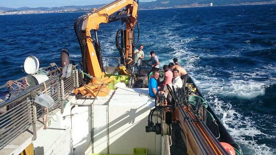 Un pesquero que salió ayer a faenar en la costa gallega.