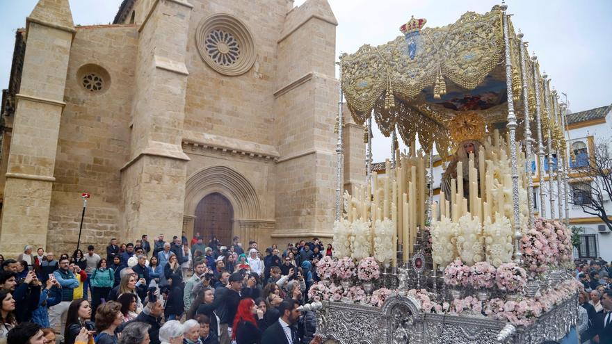 El Resucitado pone luz a una mañana gris de Resurrección