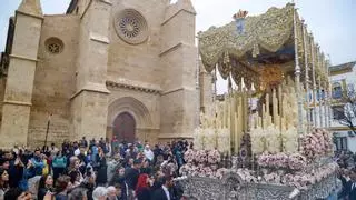 El Resucitado pone luz a una mañana gris de Resurrección