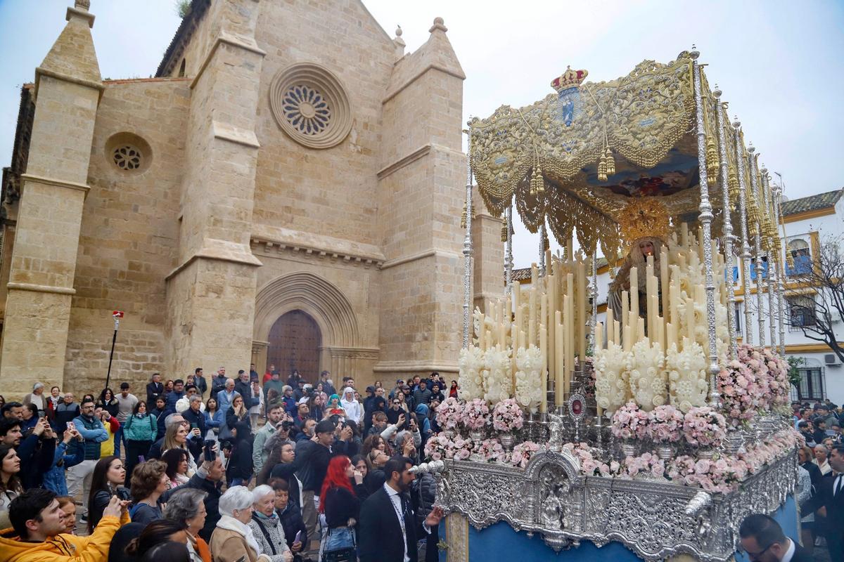 La Virgen de la Alegría tras su salida de Santa Marina