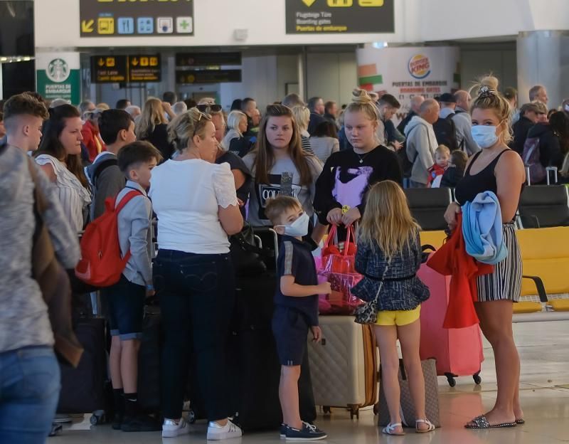 Las Palmas de Gran Canaria. Coronavirus. Aeropuerto  | 15/03/2020 | Fotógrafo: José Carlos Guerra