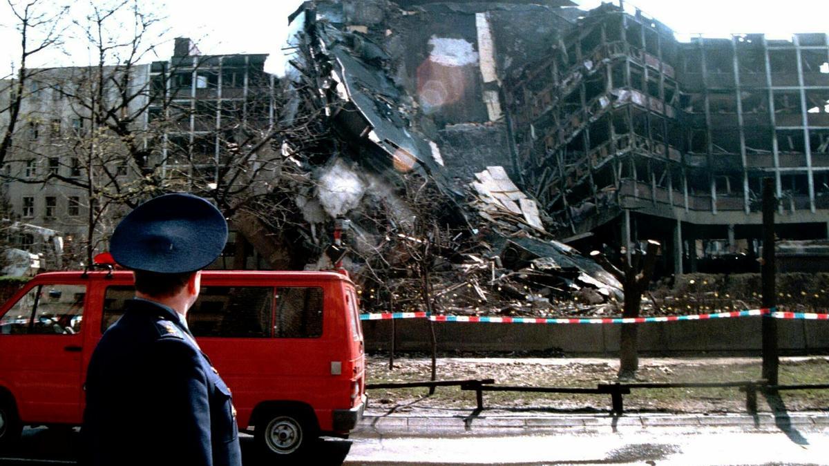 Cuartel de la Policía en Belgrado destruido por aviones de la OTAN el 3 de abril de 1999.