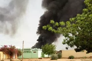 La comunidad internacional comienza a evacuar a sus ciudadanos de Sudán