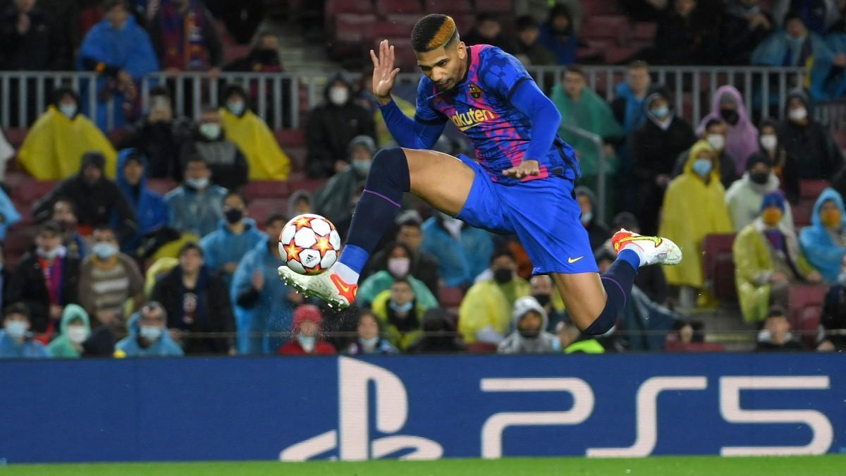 Ronald Araujo, durante el partido contra el Benfica