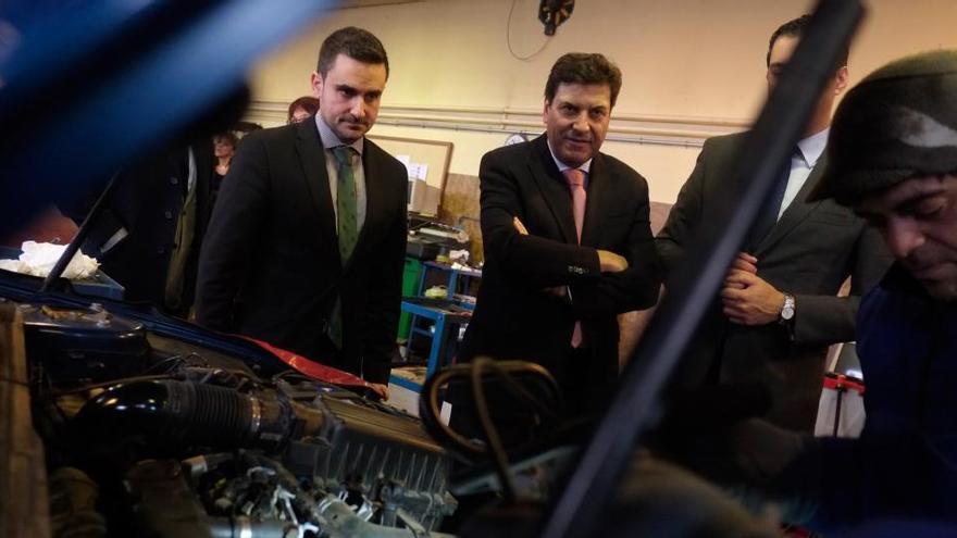 En el centro el consejero de Economía y Hacienda, Carlos Fernández Carriedo, en una visita a Zamora