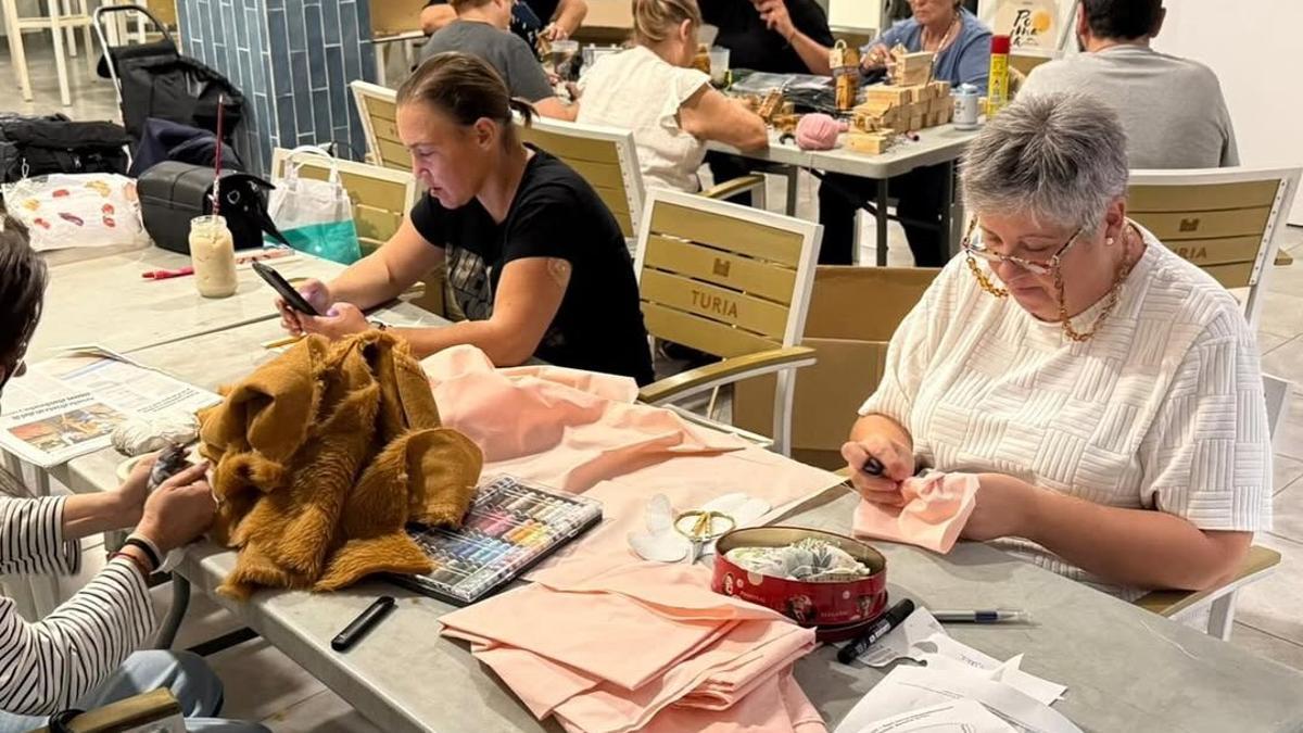 Falleros de San Vicente-Marvá, en plena preparación del Belén de Libre Diseño