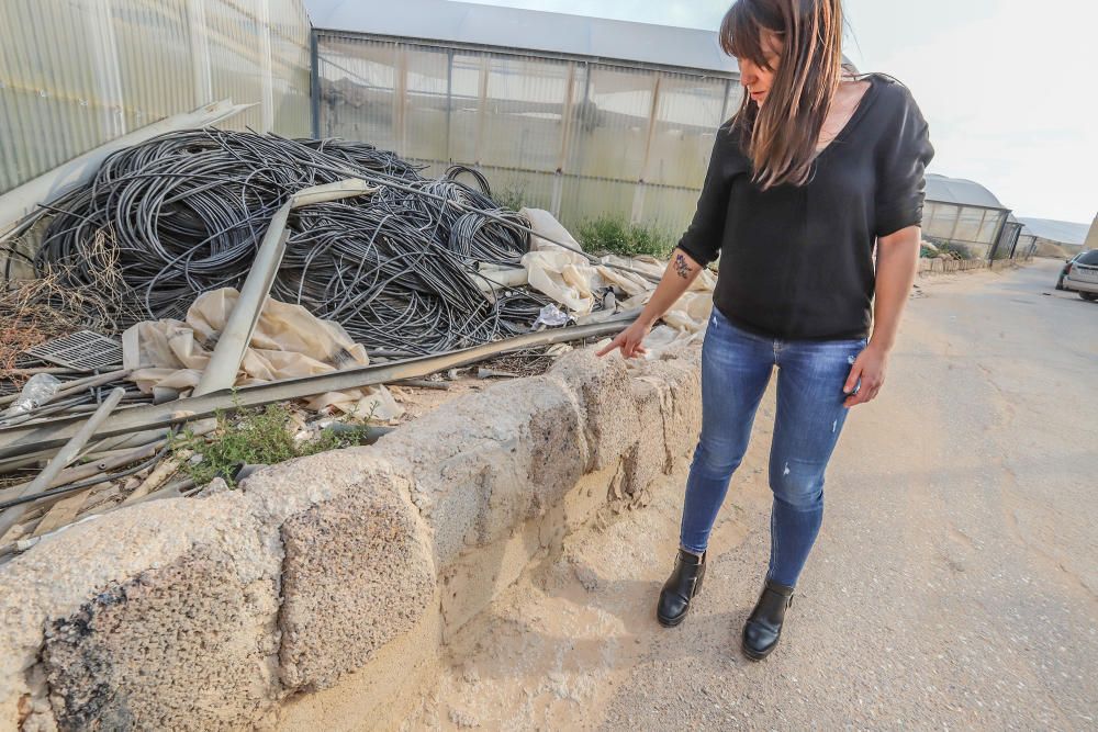 La obra realizada por la CHS en 2010 para evitar que el canal se inundara con caudales de las avenidas de las ramblas inunda tres barrio rurales de Pilar de la Horadada cuando hay lluvias torrenciales